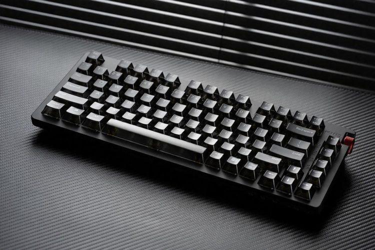 World's 3rd Keyboard With Built-in DAC • maDog