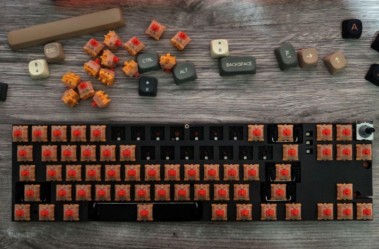 World's 3rd Keyboard With Built-in DAC